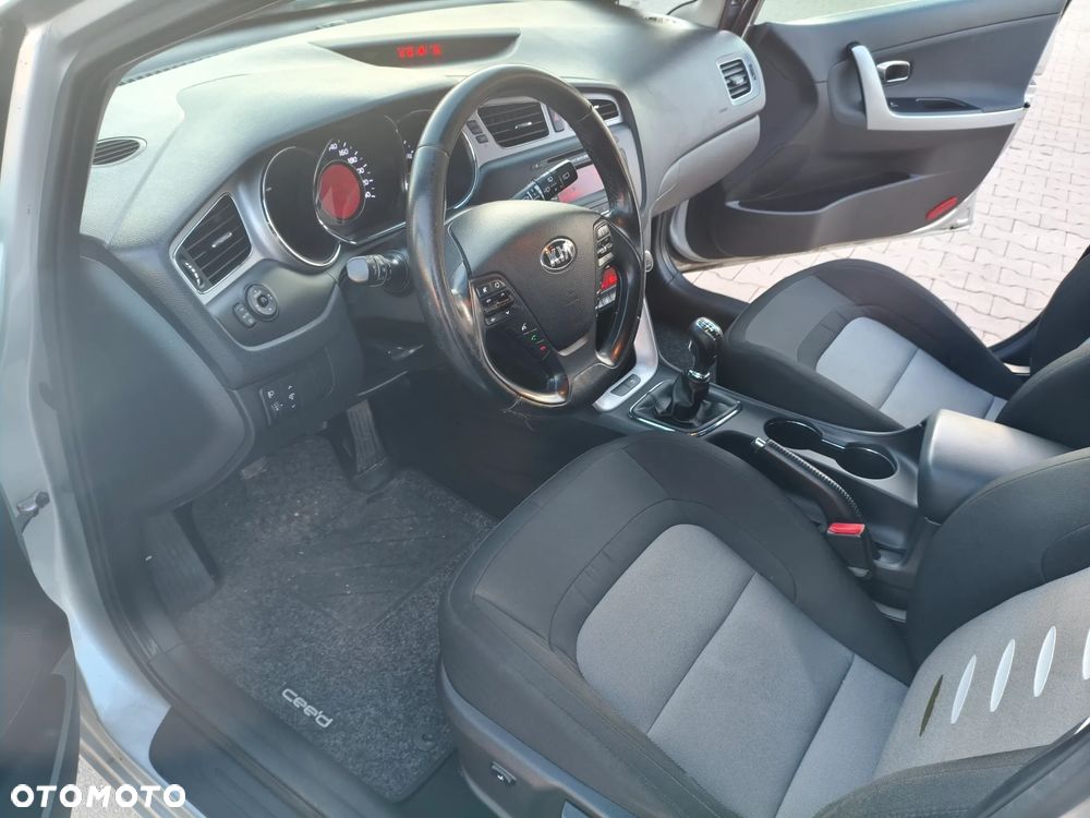 Kia Ceed 1.6 CRDi 128 Dream Team Edition - 22