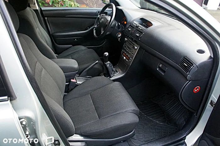 Toyota Avensis 1.8 VVT-i Luna - 19