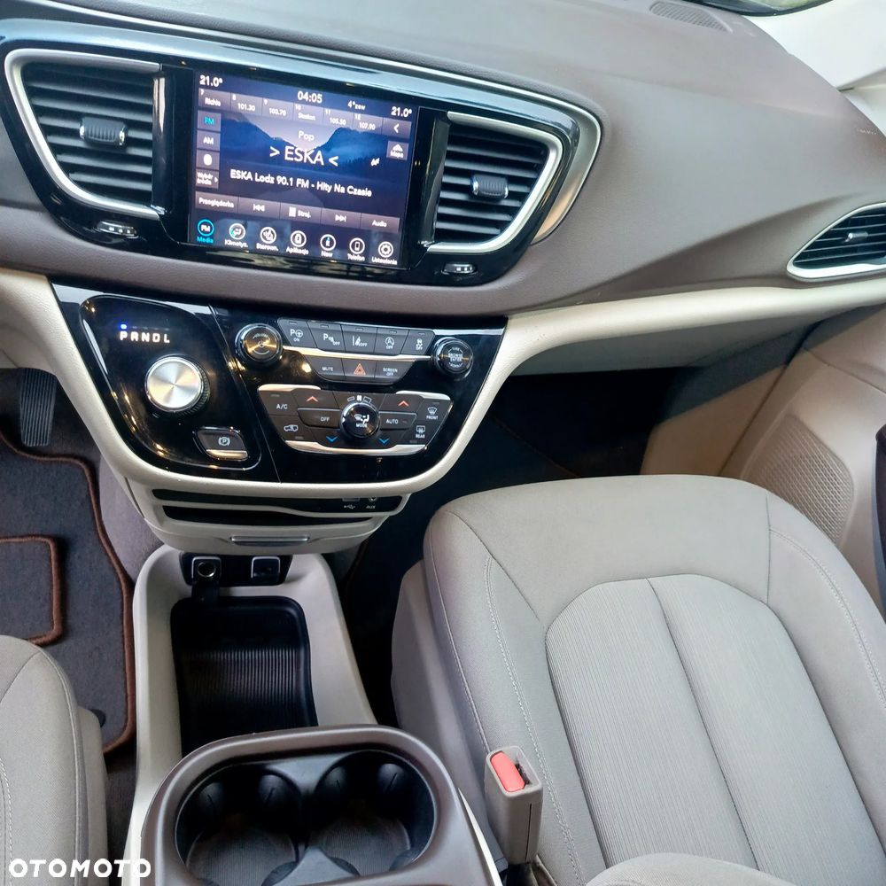 Chrysler Pacifica - 11