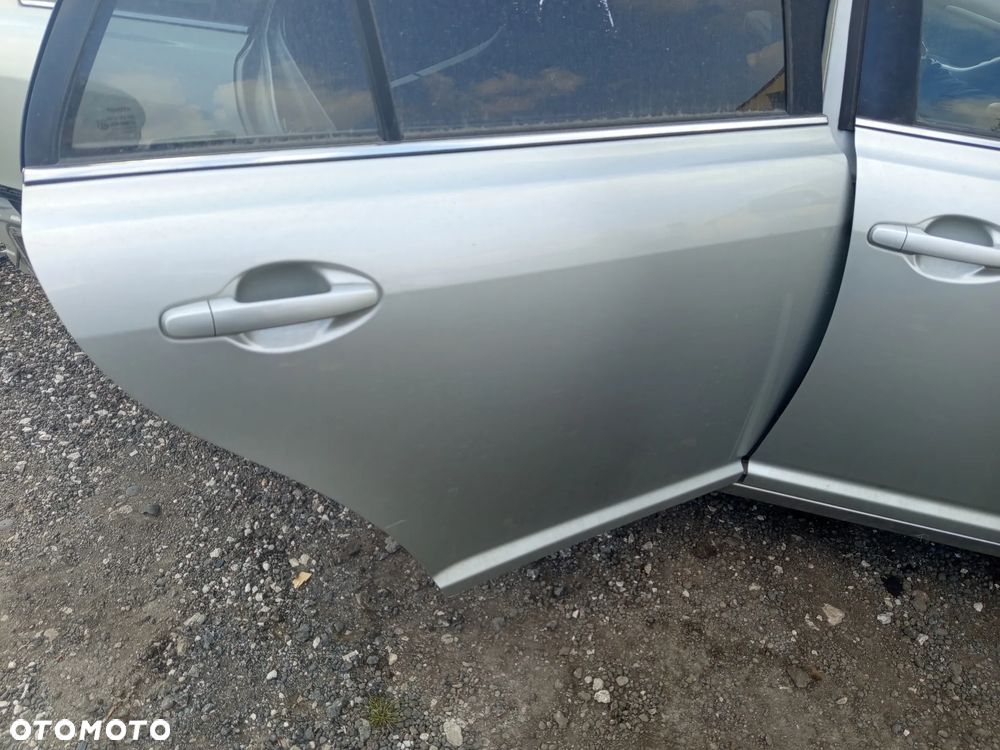 Toyota Avensis T25 lift Drzwi prawy tył kombi - 2