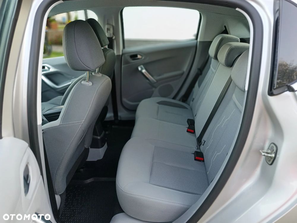Peugeot 208 120 VTI Automatik Allure - 26