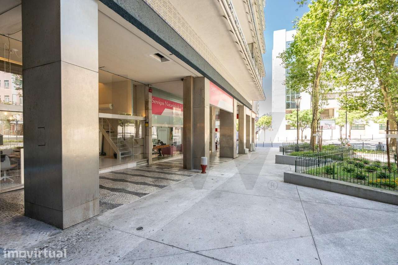 Loja Comercial para Venda na Rua Visconde de Santarém, 75, Lisboa - Grande imagem: 2/50