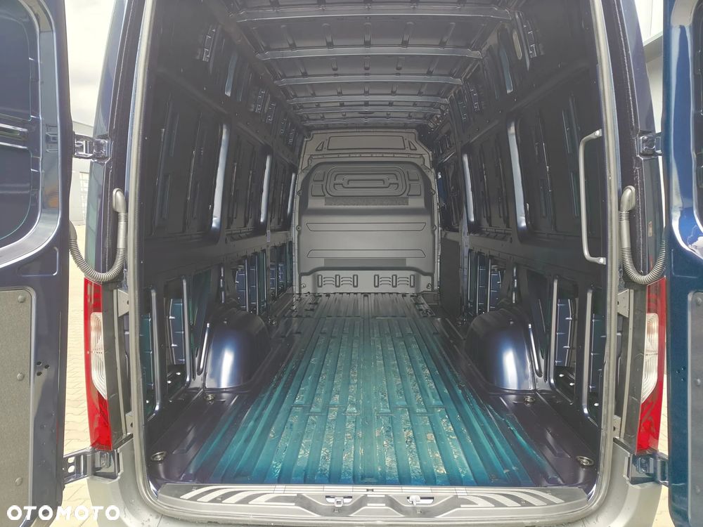 Mercedes-Benz Sprinter - 12