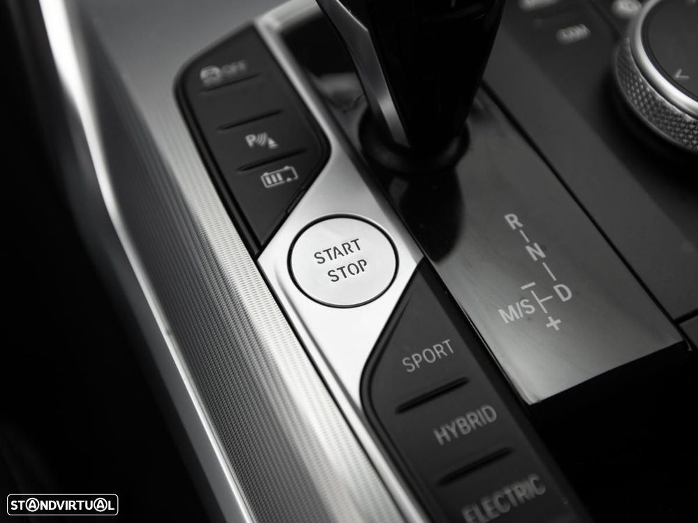 BMW 330 e Pack Desportivo M Auto - 26