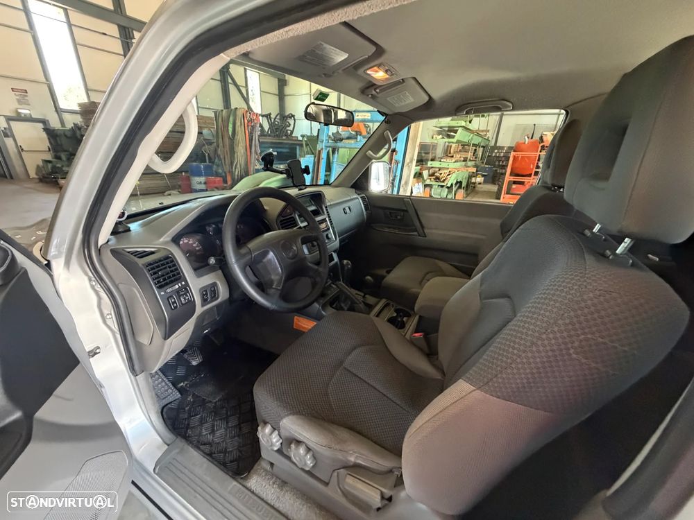 Mitsubishi Pajero 3.2 DI-D GLS - 4