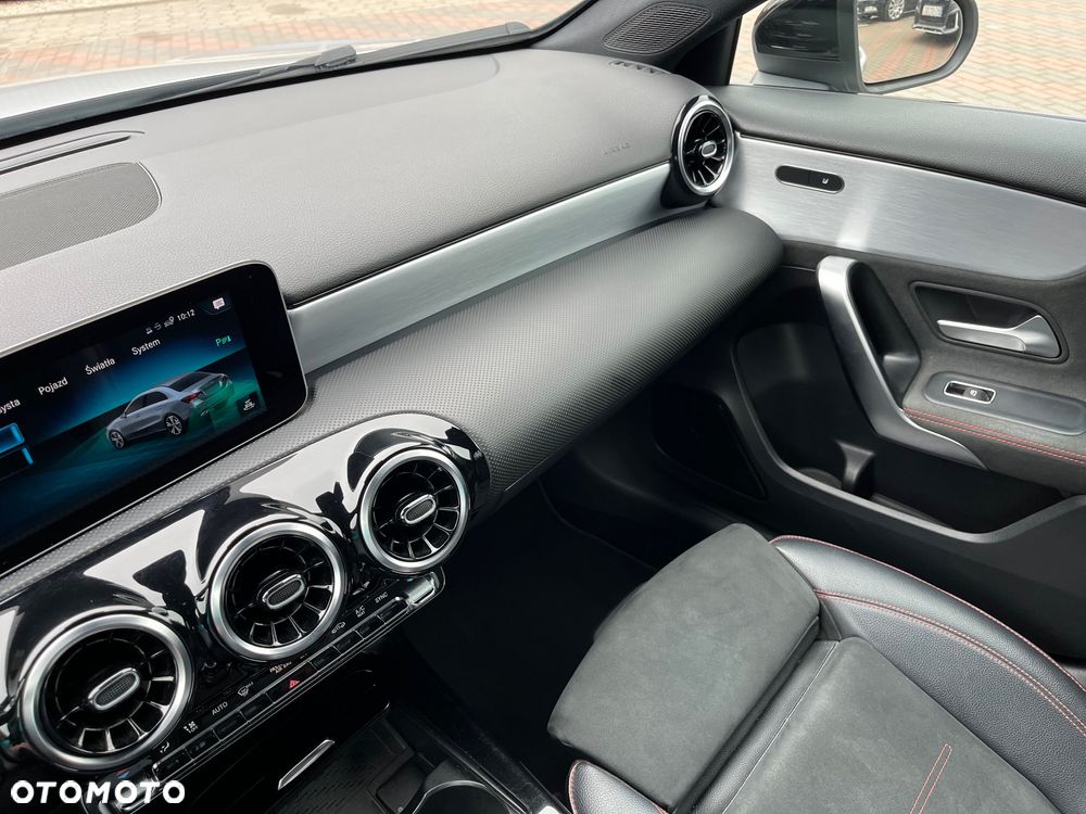 Mercedes-Benz Klasa A 220 4-Matic AMG Line 7G-DCT - 37
