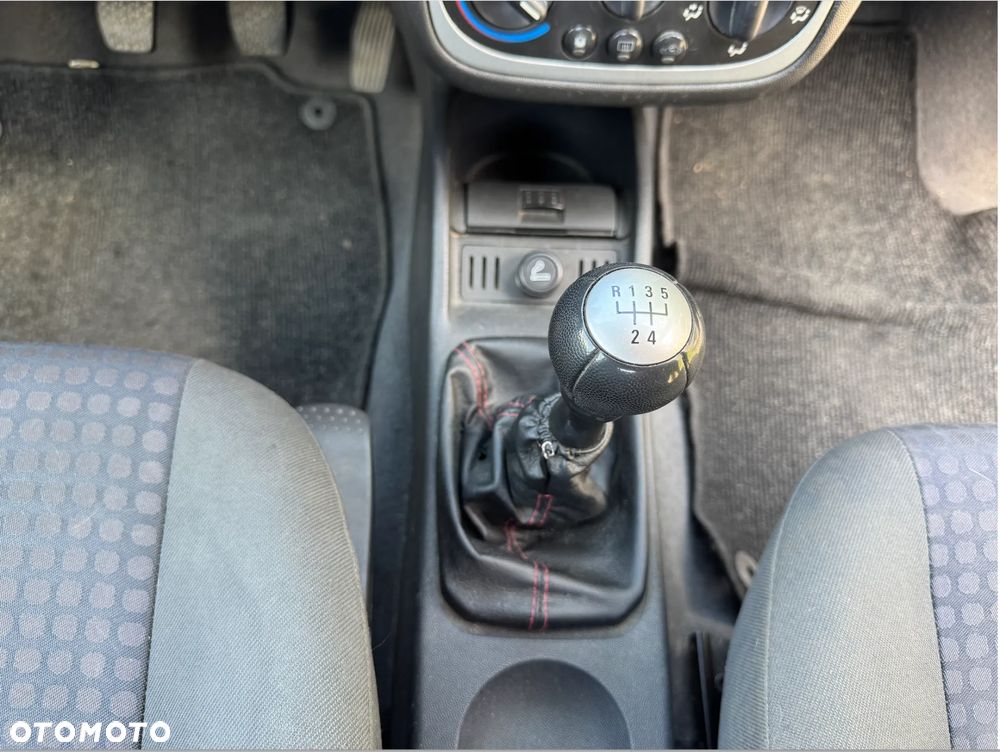 Opel Corsa 1.2 16V Cosmo - 11