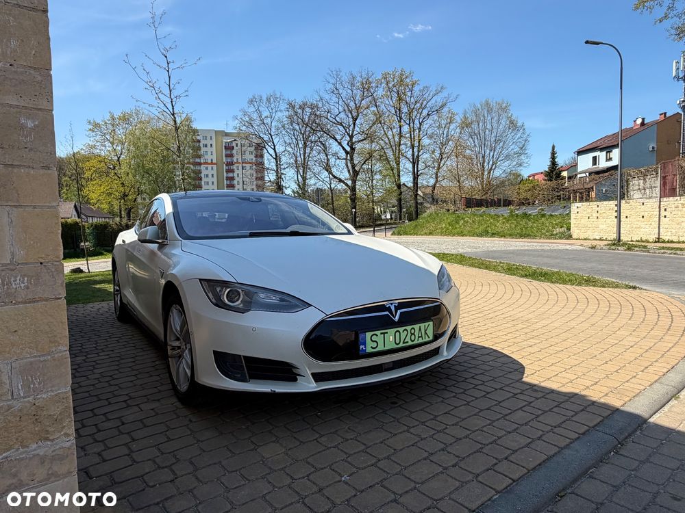 Tesla Model S 85 D - 2