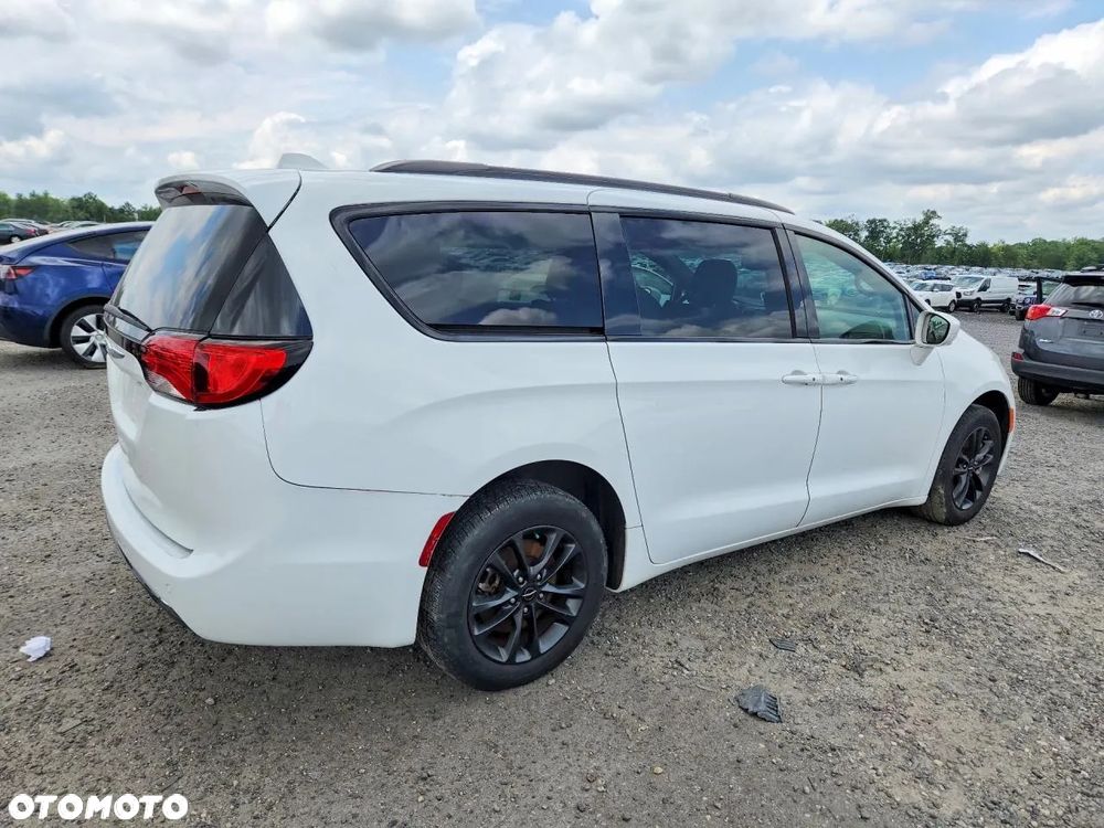 Chrysler Pacifica - 3