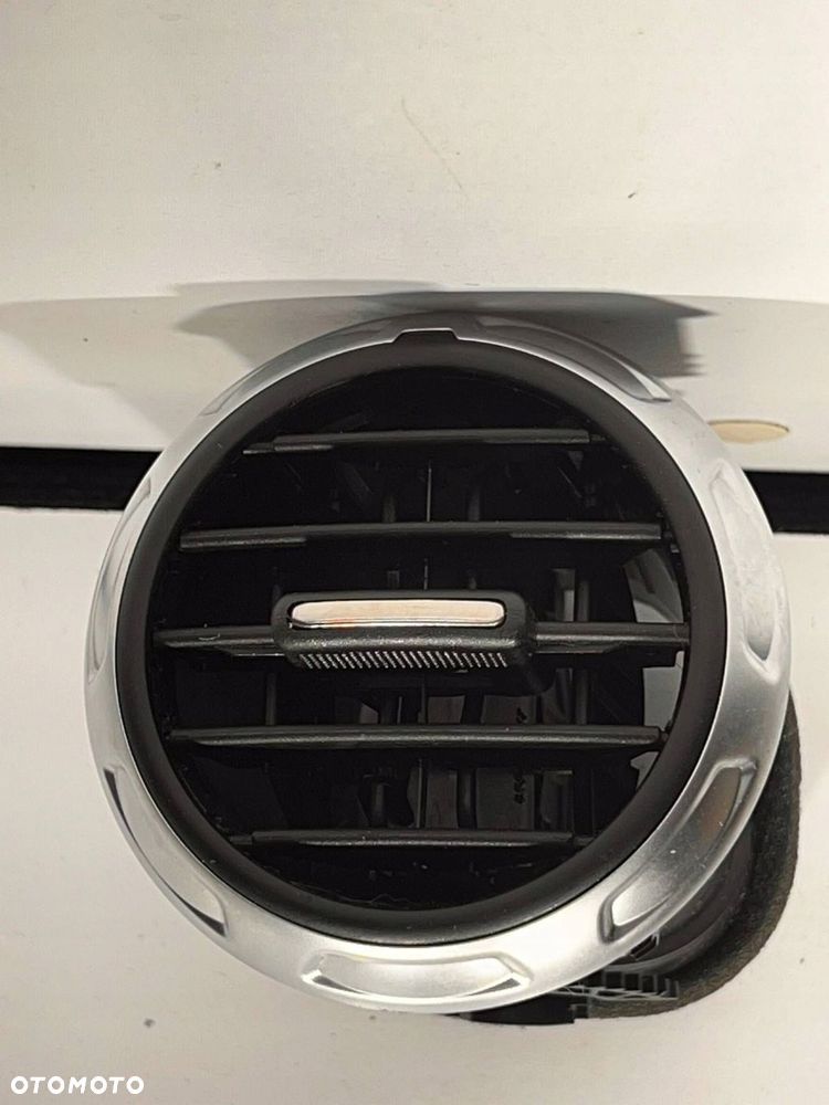 8P0 820 901 Dysze / Kratki nawiewu deski rozdzielczej Audi TT TTS Mk2 2008 - 1