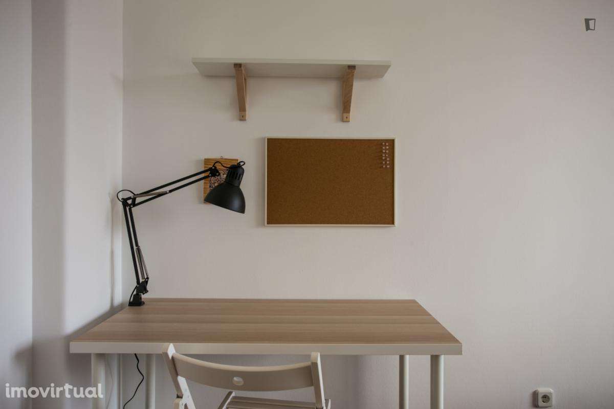 Quarto - localizado em Benfica Lisbon - Grande imagem: 4/57