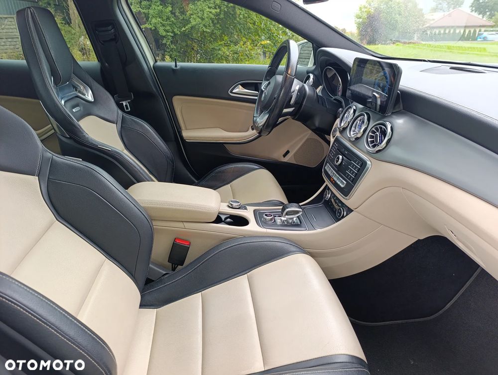 Mercedes-Benz GLA AMG 45 4-Matic - 12