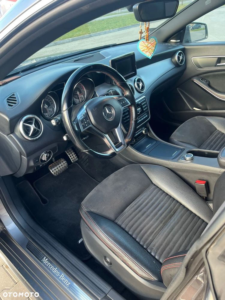 Mercedes-Benz CLA 250 7G-DCT - 7