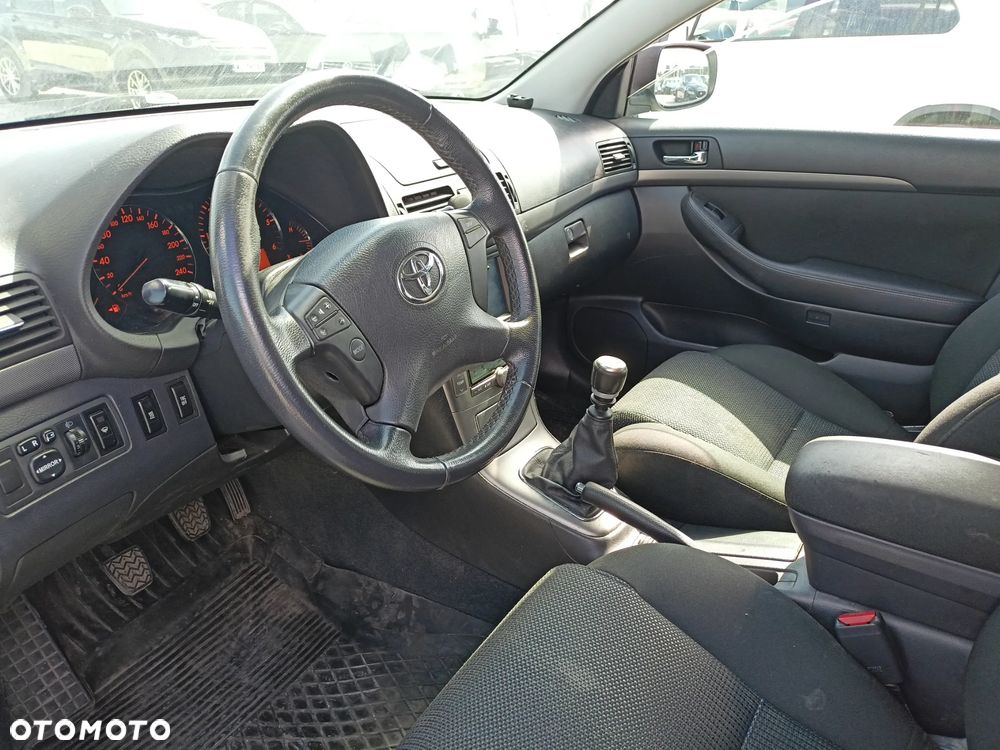 Toyota Avensis - 7