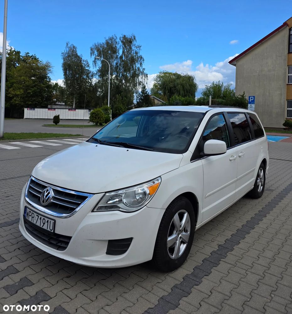 Volkswagen Routan - 1