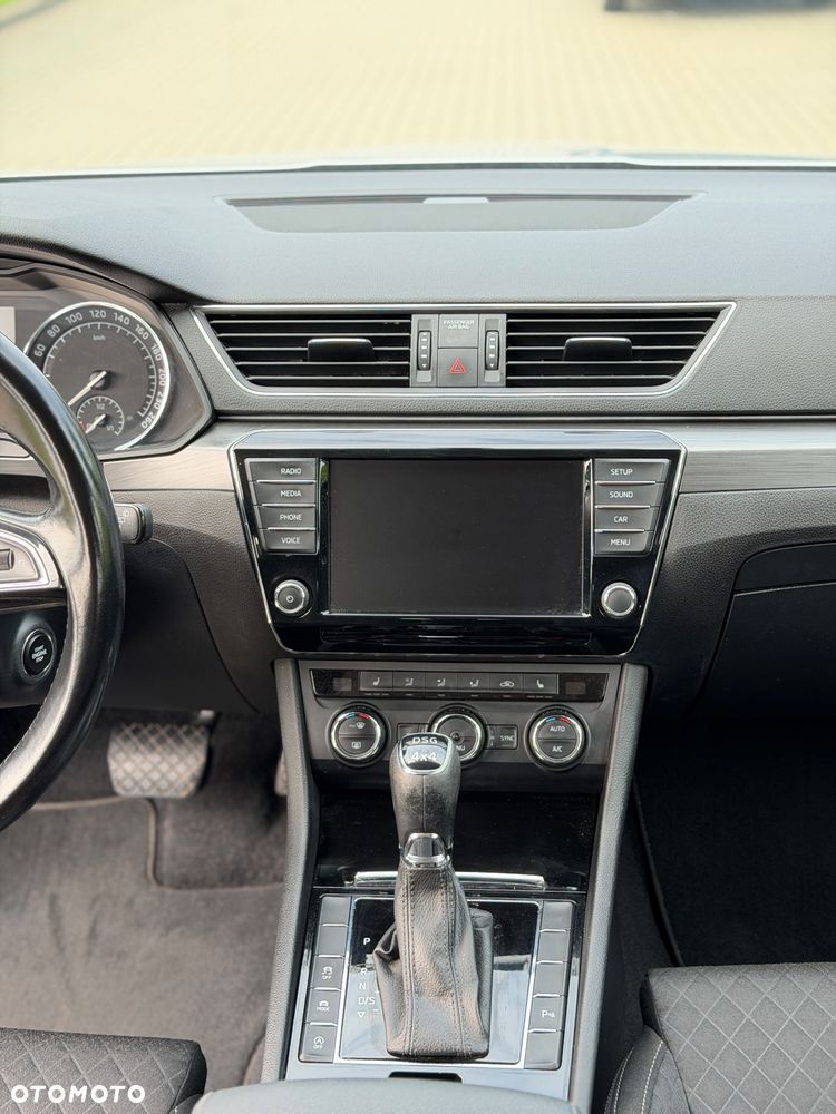 Skoda Superb 2.0 TDI 4x4 Style DSG - 32