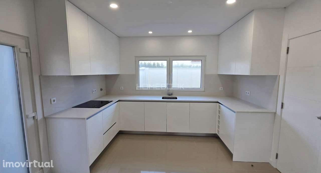 Moradia Isolada T3 com Excelente Exposição Solar e Espaço Exterior – L - Grande imagem: 4/31