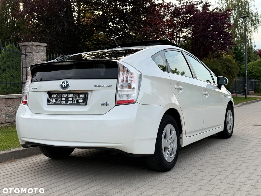 Toyota Prius (Hybrid) Executive - 8