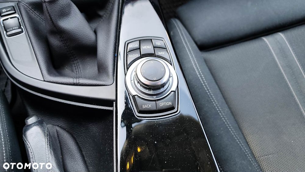 BMW Seria 3 320d Sport Line - 12