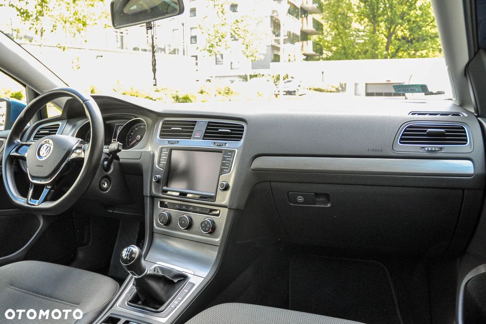 Volkswagen Golf - 10