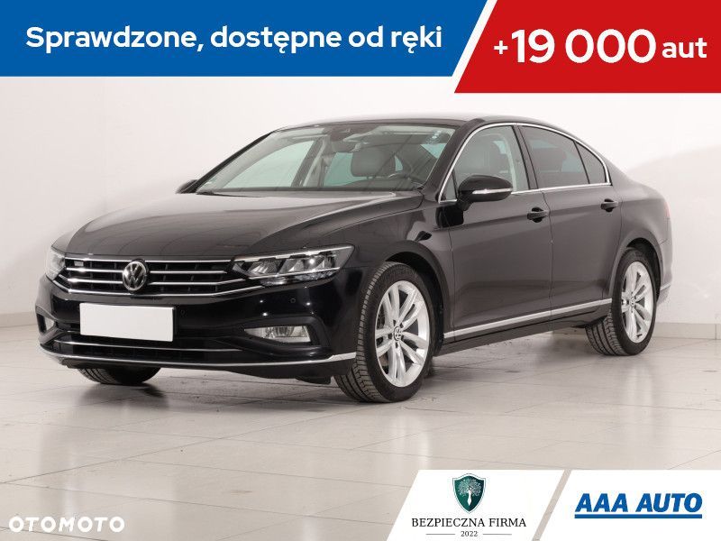 Volkswagen Passat - 1