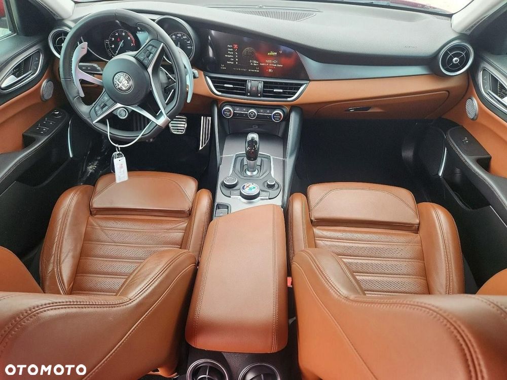 Alfa Romeo Giulia 2.0 Turbo TI Q4 - 8