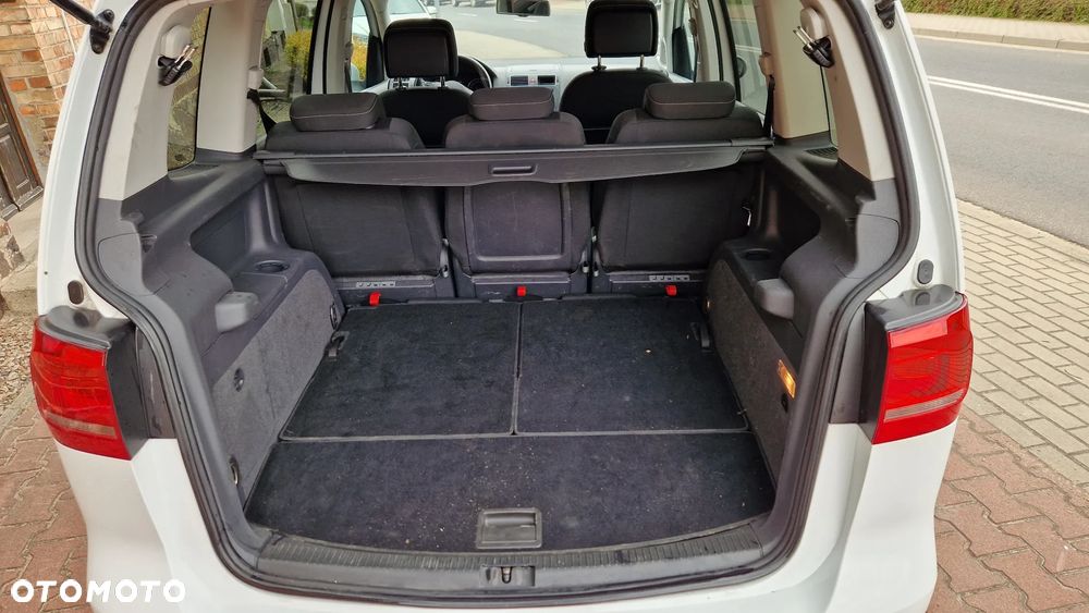 Volkswagen Touran 2.0 TDI DPF BlueMotion Technology DSG Cup - 16