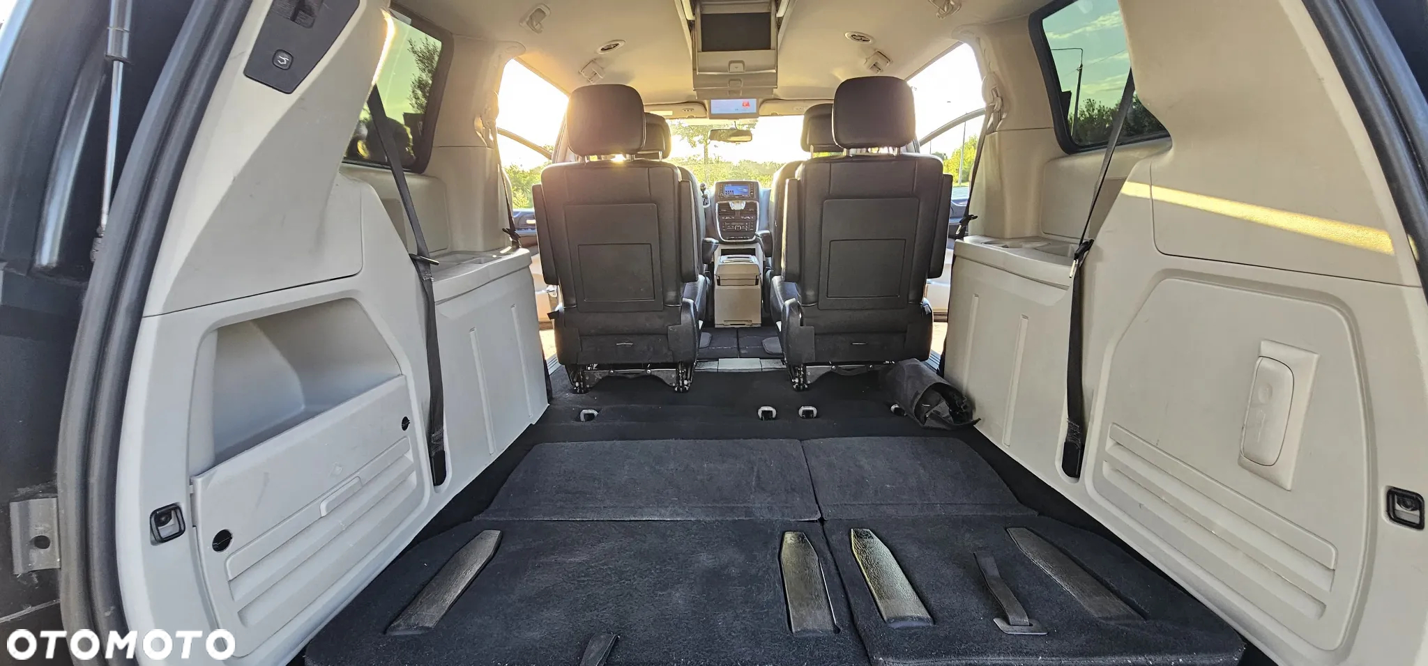 Chrysler Town & Country 3.6 Limited - 12