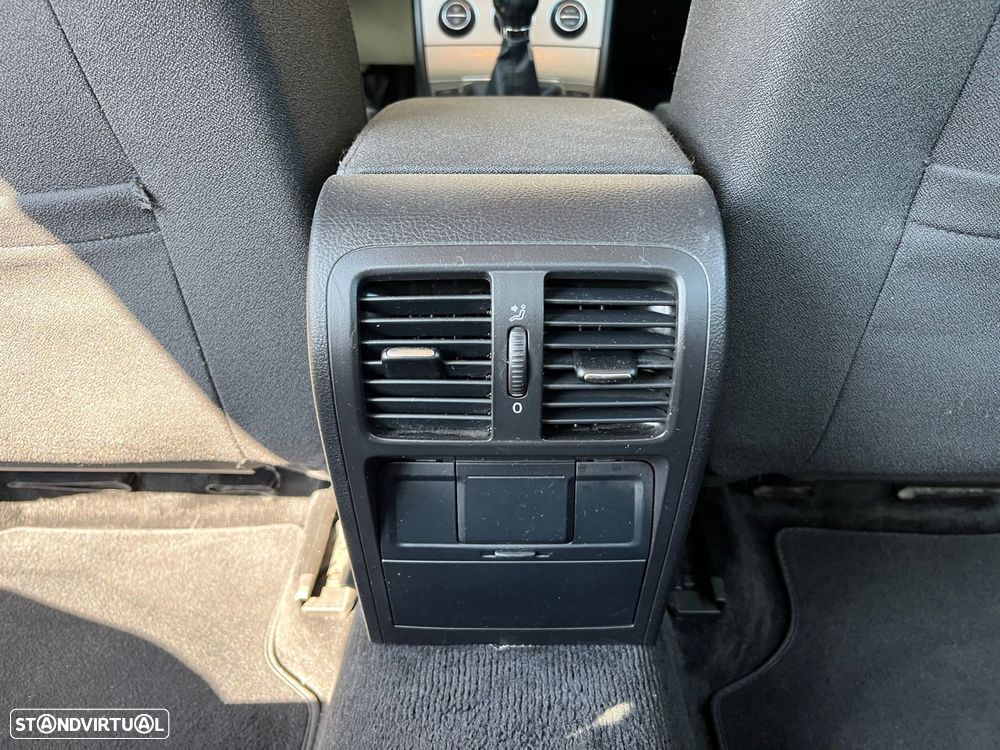 VW Passat 2.0 TDI Highline - 30