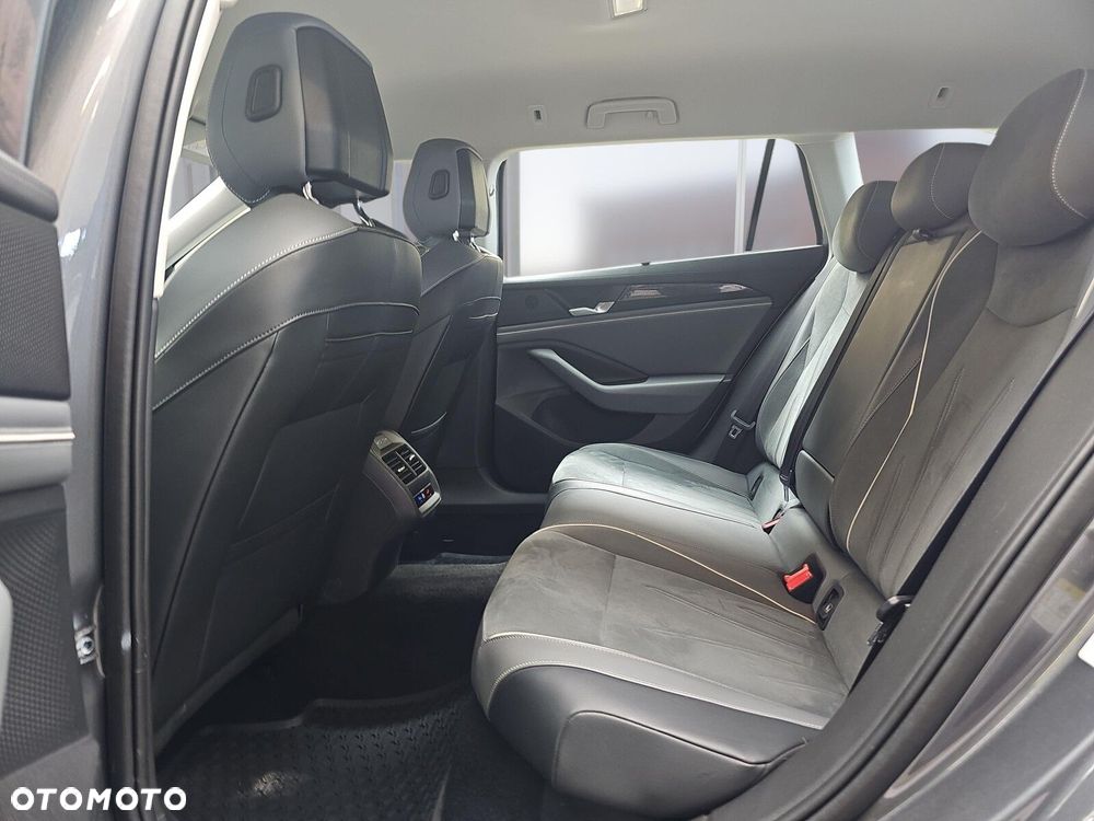 Volkswagen Passat - 10