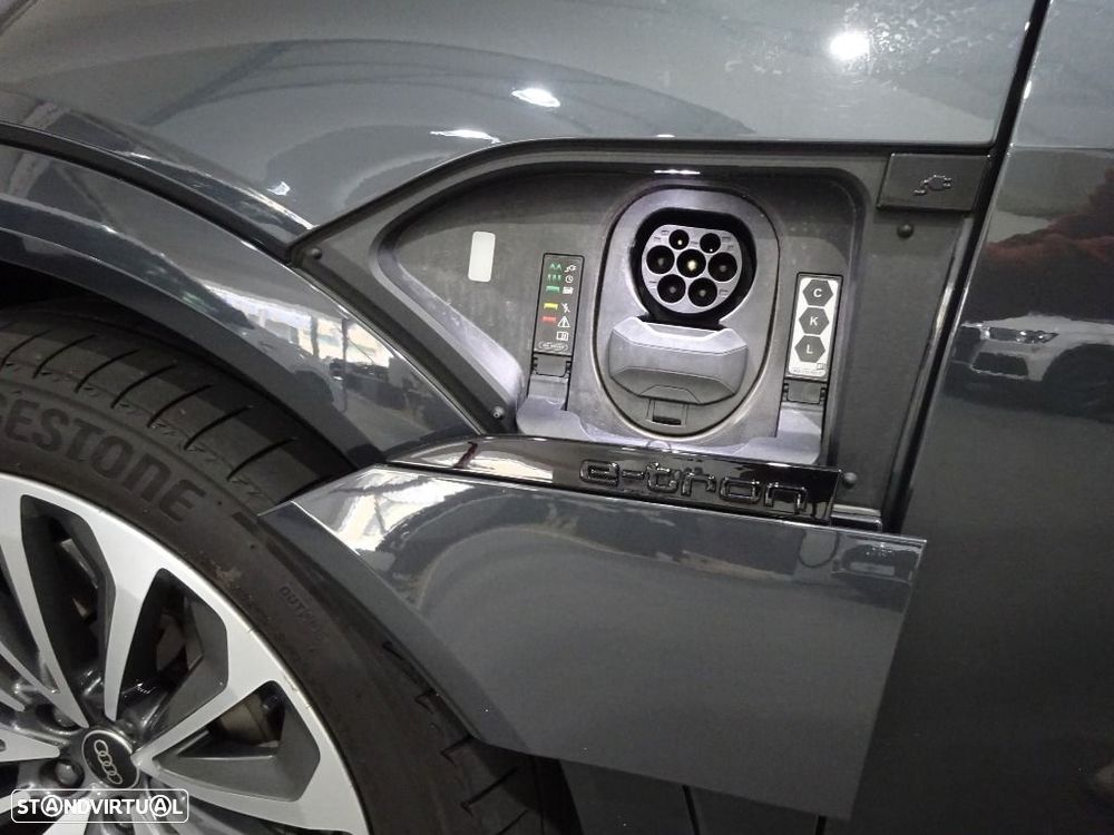 Audi Q8 e-Tron Sportback 55 quattro Advanced - 35