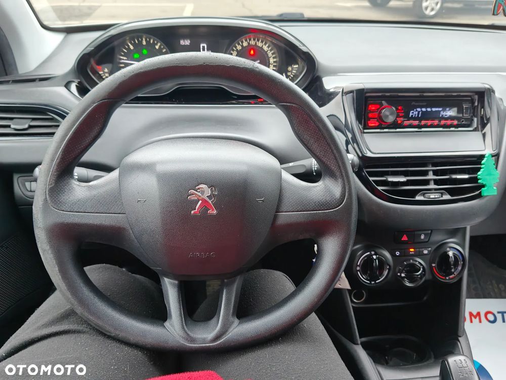 Peugeot 208 - 18