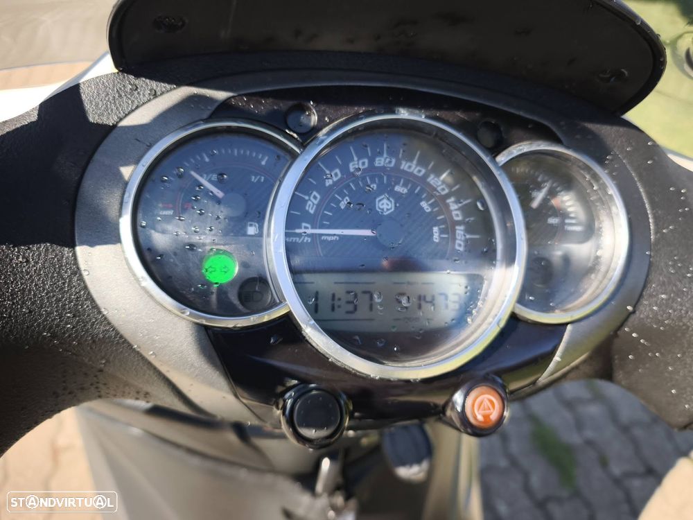 Piaggio Beverly 350 - 10