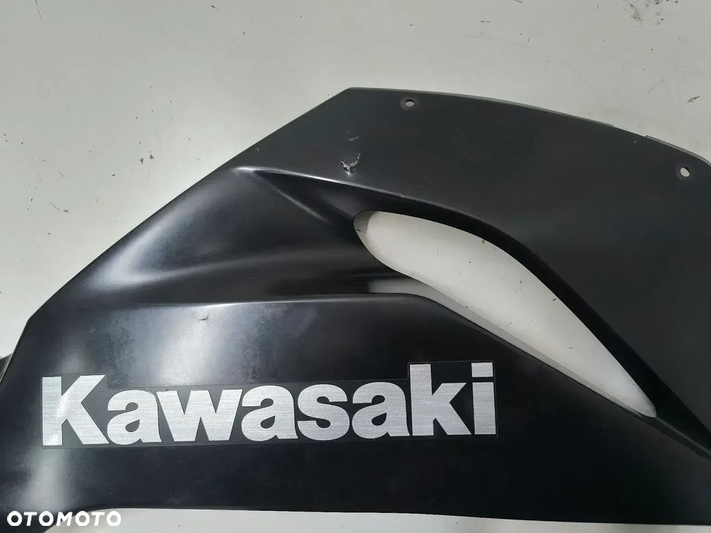 Prawa Dolna Owiewka Pług Kawasaki Ninja ZX-6R uszkodzona 55028-0451 - 2