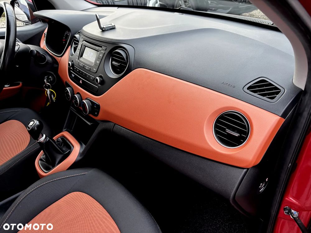 Hyundai i10 1.2 Fifa World Cup Edition - 17