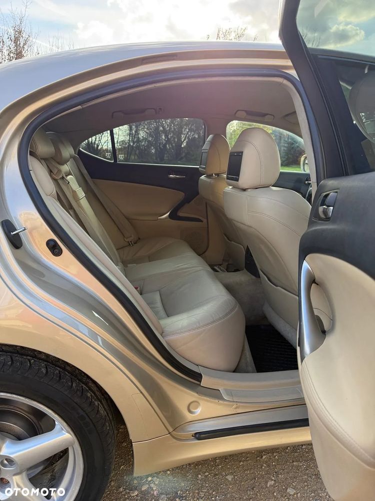 Lexus IS 220 D Prestige - 16