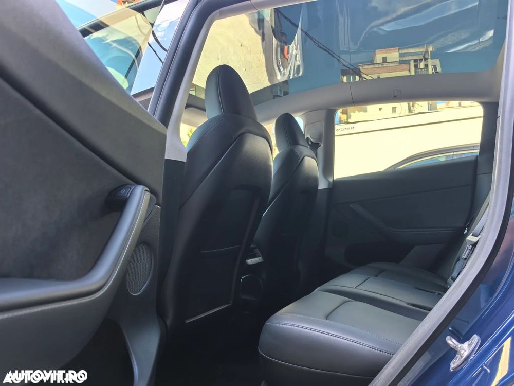 Tesla Model Y Long Range AWD Premium - 7