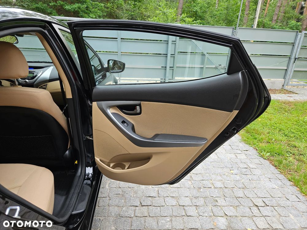 Hyundai Elantra 1.6 Comfort - 18