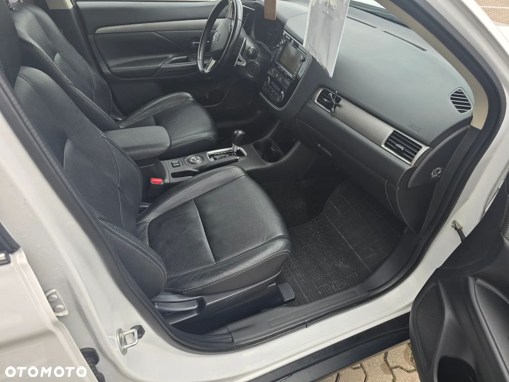 Mitsubishi Outlander 2.0 Instyle Navi CVT - 14