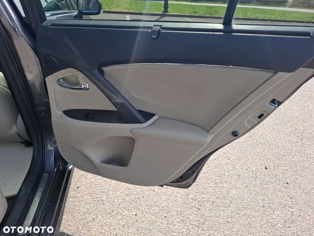 Toyota Avensis - 23