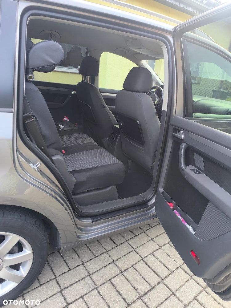 Volkswagen Touran 2.0 TDI DPF Trendline - 29