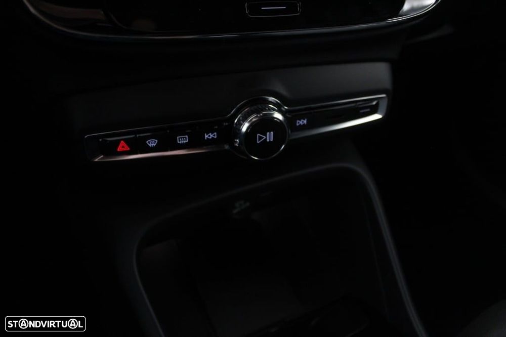 Volvo XC 40 2.0 B3 Plus Dark - 29
