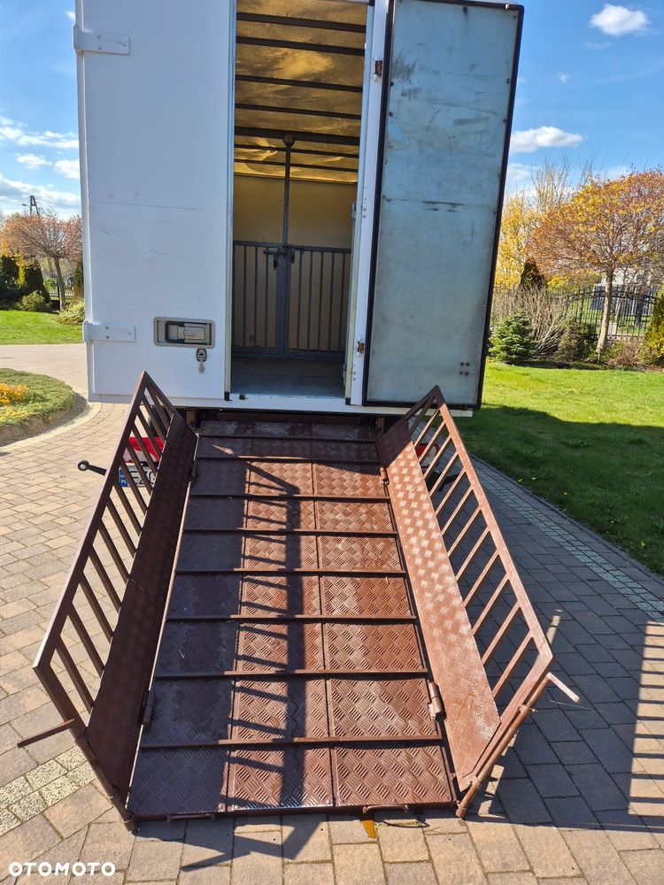 Mercedes-Benz Sprinter - 13