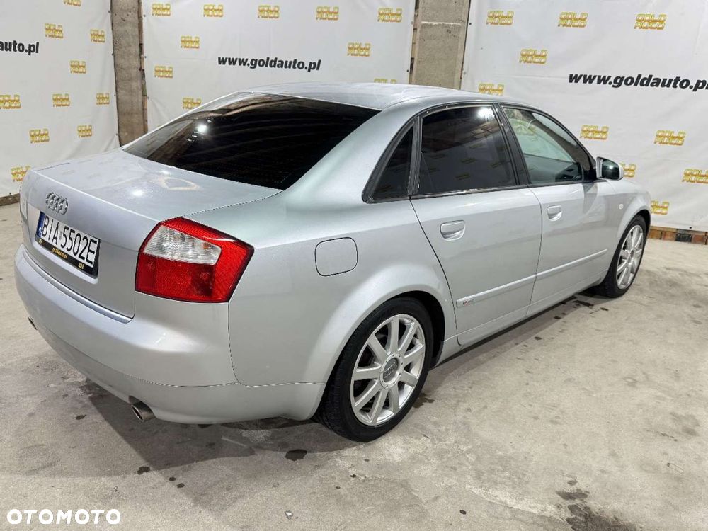 Audi A4 Limousine - 14