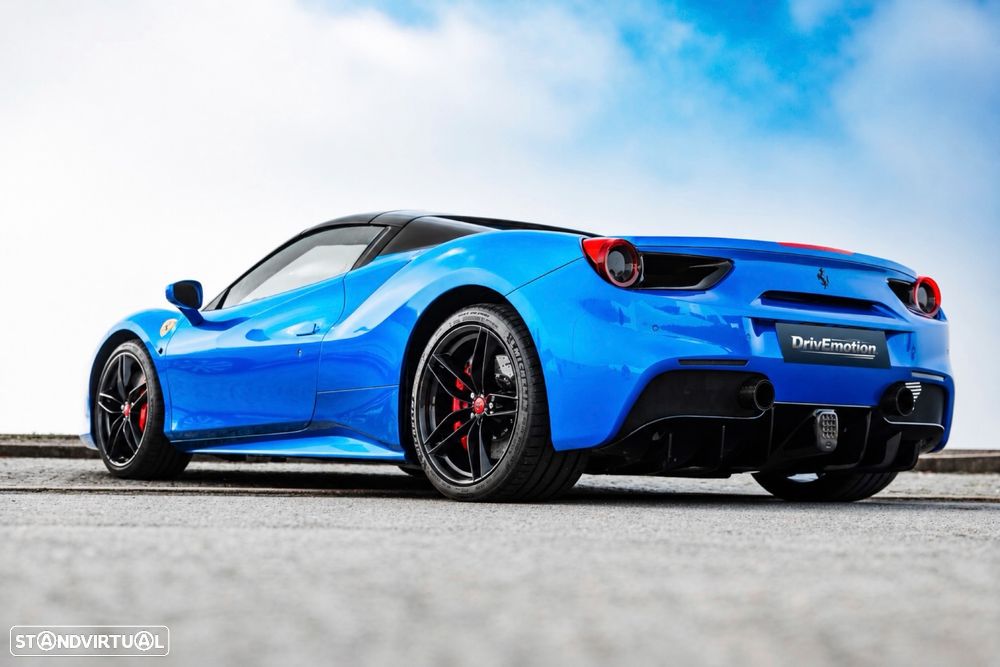 Ferrari 488 - 8