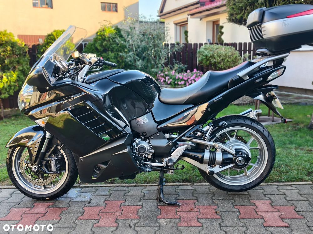 Kawasaki GTR - 17