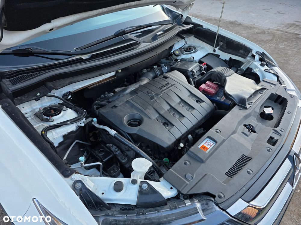 Mitsubishi Outlander - 12