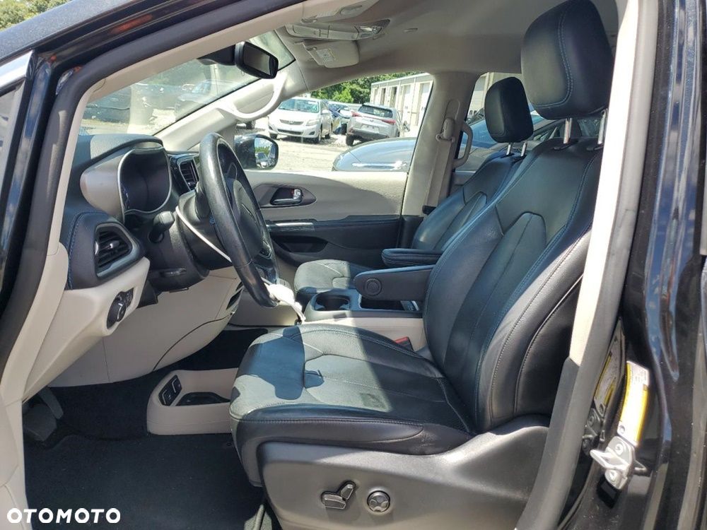 Chrysler Pacifica - 8