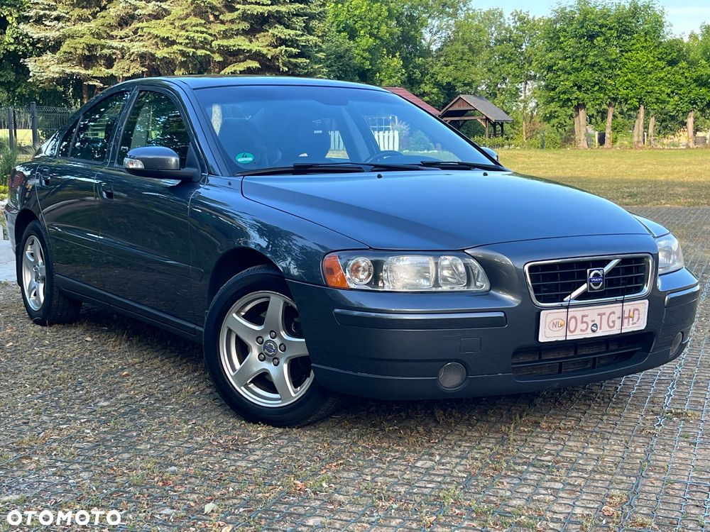 Volvo S60 2.4 Momentum - 1