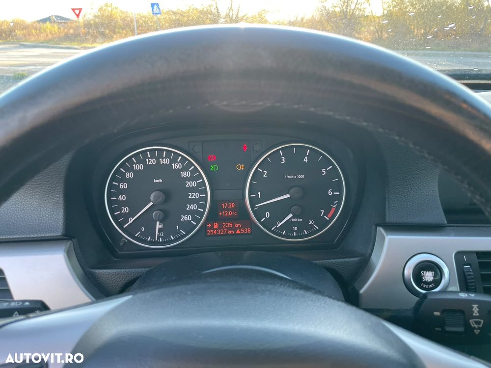 BMW Seria 3 320i - 5